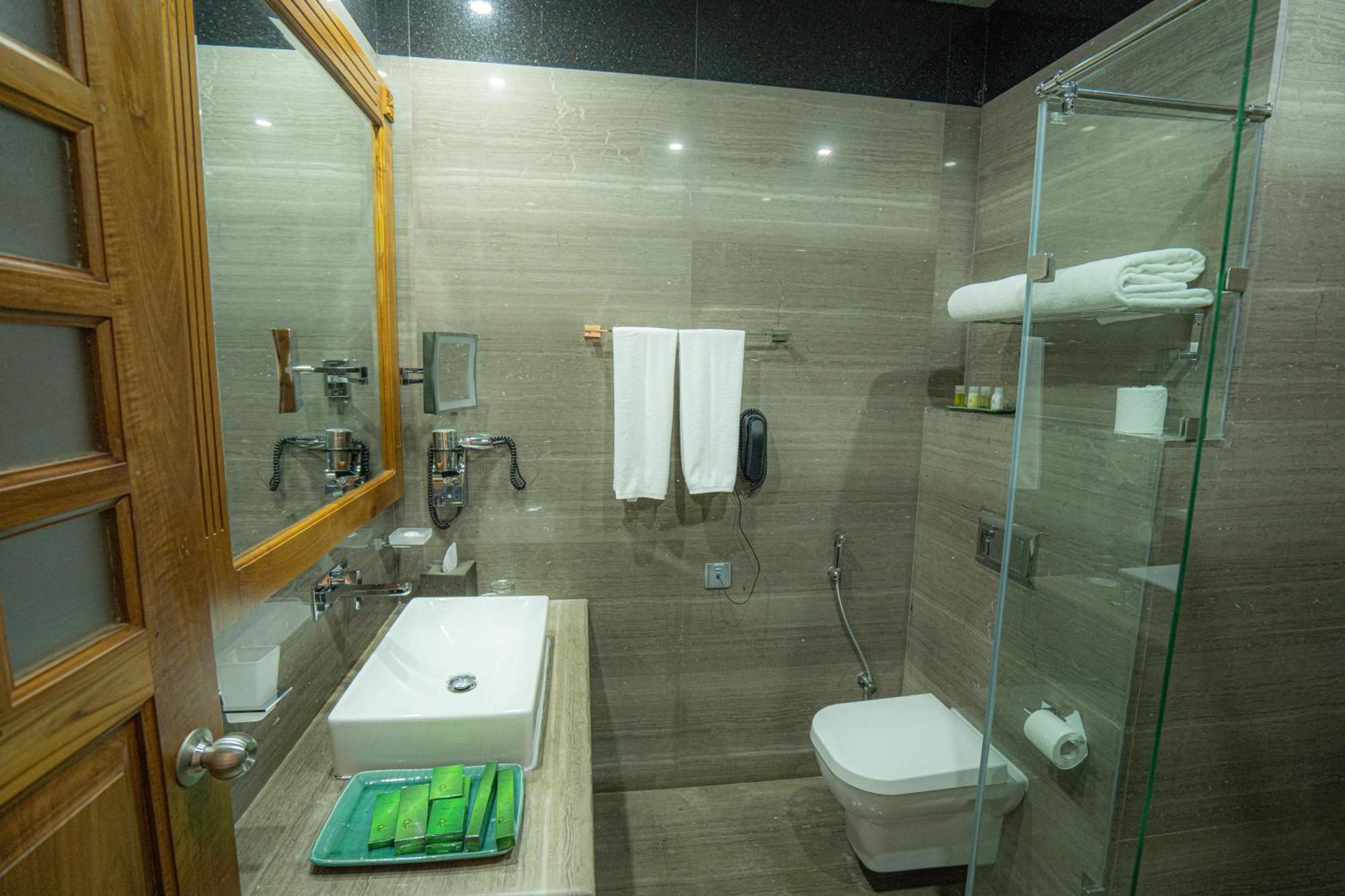 Araliya Green City - Your Gateway To Everything In Нувара-Элия Экстерьер фото